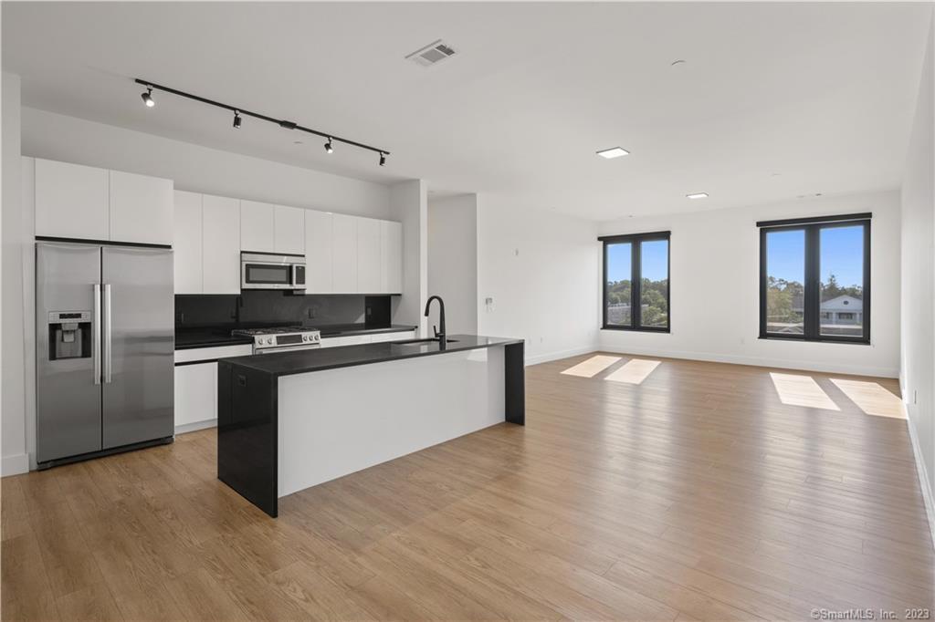 78 Unquowa Pl in Fairfield, CT - Building Photo