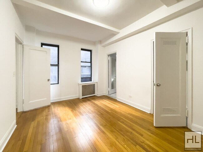 EAST 46 STREET, Unit 4K in New York, NY - Foto de edificio - Building Photo