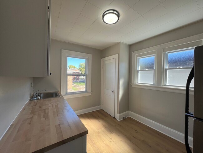 2310 Indian Mound Ave, Unit 2 in Norwood, OH - Building Photo - Building Photo