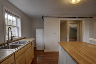 9 Cornell St, Unit 9B Cornell st in Portland, ME - Building Photo - Building Photo