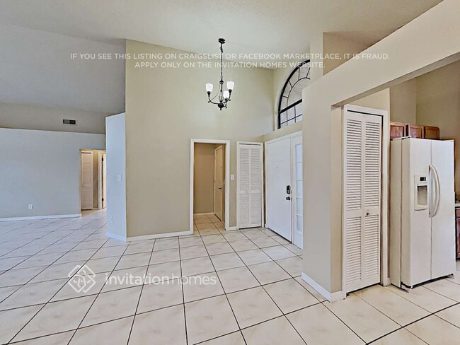 242 Lakebreeze Cir in Lake Mary, FL - Foto de edificio - Building Photo