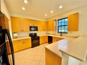 7472 Bristol Cir in Naples, FL - Building Photo - Building Photo