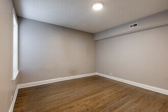2240 N Sawyer Ave, Unit 2 in Chicago, IL - Building Photo - Building Photo