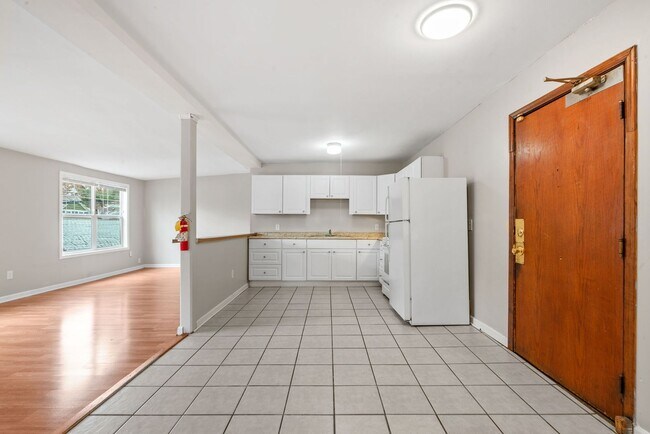 555 N Kent St-Unit -201 in St. Paul, MN - Building Photo - Building Photo