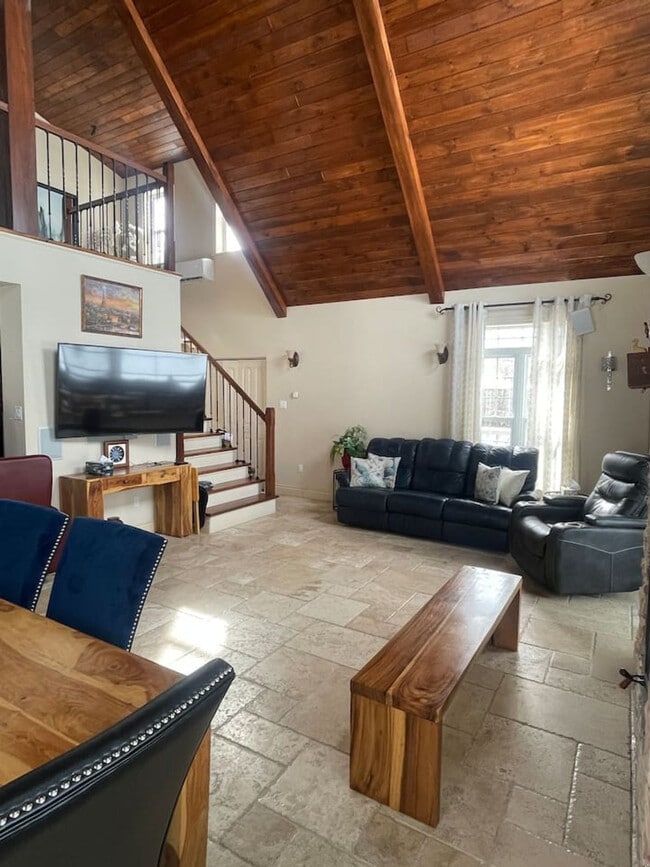 1922 Chem. de la Grande Presqu'île in Plaisance, QC - Building Photo - Building Photo