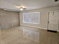 660 SW 69th Terrace in Pembroke Pines, FL - Building Photo - Building Photo