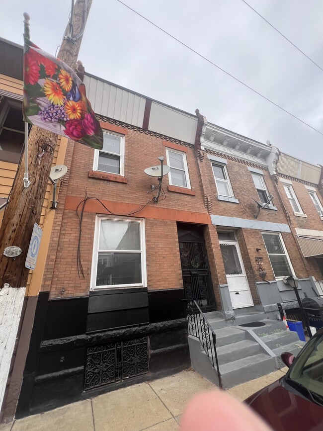 property at 3319 W Hagert St