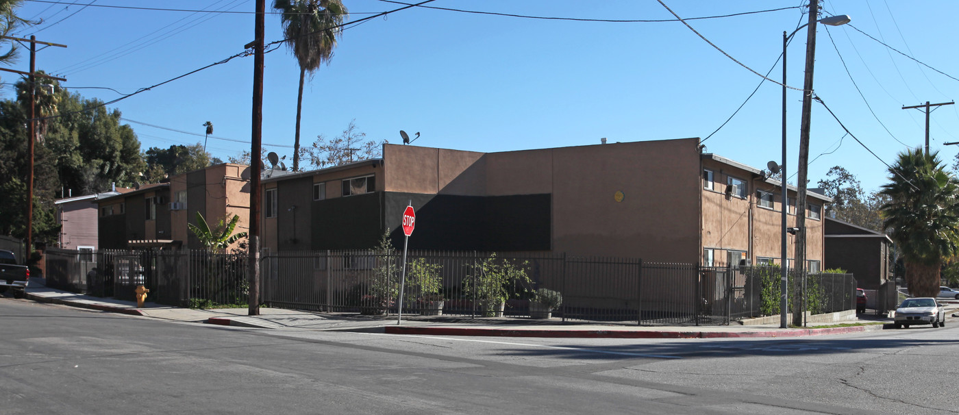 5952-5960 Benner St in Los Angeles, CA - Building Photo