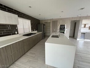 3017 Harborside Dr in Las Vegas, NV - Building Photo - Building Photo