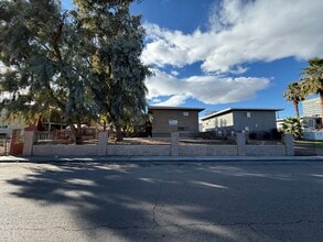 3371 Brussels St, Unit 4 in Las Vegas, NV - Foto de edificio - Building Photo