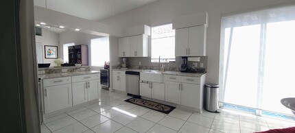 5327 Brookview Dr in Boynton Beach, FL - Building Photo - Building Photo