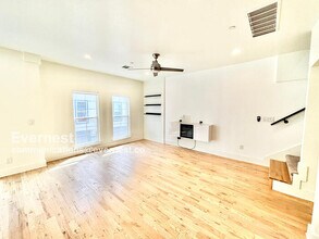 2318 Stutz Dr in Dallas, TX - Building Photo - Building Photo