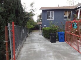 1972 Avalon St in Los Angeles, CA - Building Photo