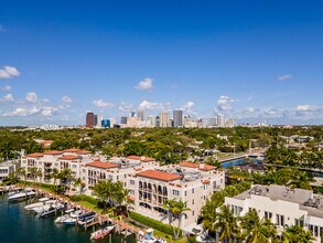 Hemingway Landings Condominiums in Fort Lauderdale, FL - Building Photo - Building Photo