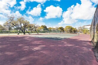 10855 SW 112th Ave, Unit 211 in Miami, FL - Foto de edificio - Building Photo