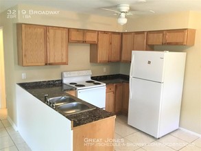 3219 Broadway in Ft. Myers, FL - Foto de edificio - Building Photo