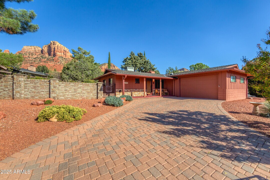 70 Bell Rock Dr in Sedona, AZ - Building Photo