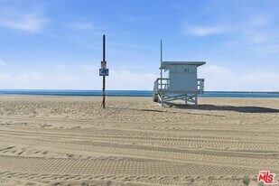 6400 Pacific Ave in Los Angeles, CA - Building Photo