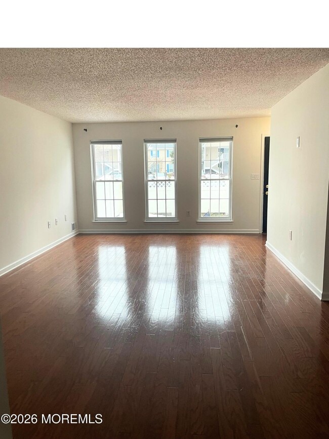 94 Secretariat Ct in Tinton Falls, NJ - Building Photo - Building Photo