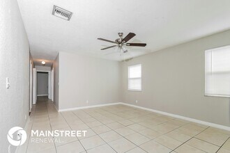 646 SW Byron St in Port St. Lucie, FL - Foto de edificio - Building Photo