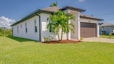 1117 NE 11th Terrace in Cape Coral, FL - Building Photo - Building Photo