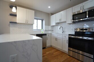 1200 Commonwealth Ave in Boston, MA - Building Photo - Building Photo