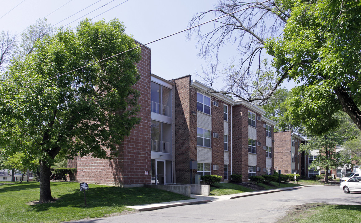 Madison Villa in Cincinnati, OH - Foto de edificio