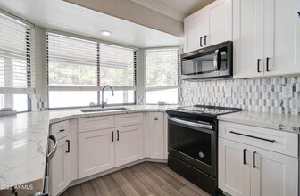 372 W Larona Ln in Tempe, AZ - Building Photo - Building Photo
