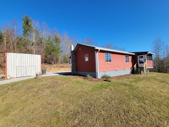 1051 Catoosa Rd in Wartburg, TN - Building Photo - Building Photo
