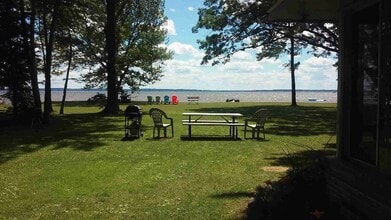 6873 E Houghton Lake Dr in Houghton Lake, MI - Building Photo - Building Photo
