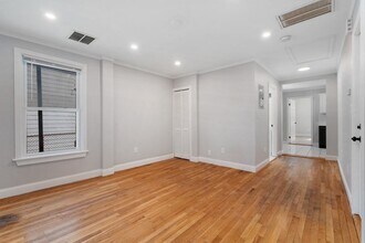 16 Hawthorne St, Unit 1 in Boston, MA - Building Photo - Building Photo