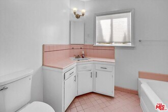 7022 Cantaloupe Ave in Los Angeles, CA - Building Photo - Building Photo