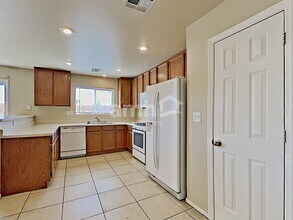 7920 Storyland St in Las Vegas, NV - Building Photo - Building Photo
