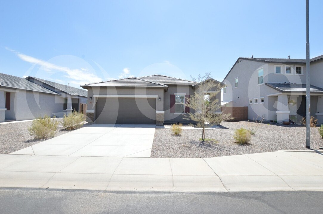 753 W Nova Pl in Casa Grande, AZ - Building Photo