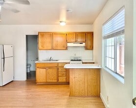 362 Ralcam Pl in Costa Mesa, CA - Building Photo - Building Photo