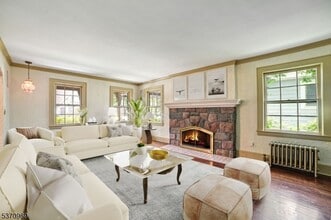 49 Greenwood Dr in Millburn, NJ - Building Photo - Building Photo