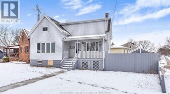 8031 Riverside Dr E in Windsor, ON - Building Photo