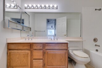 1375 E Hacienda Ave in Las Vegas, NV - Foto de edificio - Building Photo