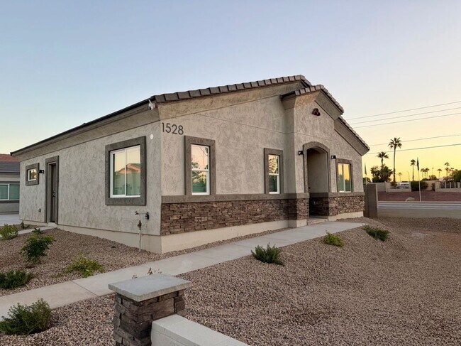 1528 E Grovers Ave in Phoenix, AZ - Building Photo - Building Photo