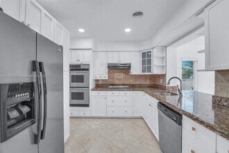 2005 N 36th Ave in Hollywood, FL - Building Photo - Building Photo