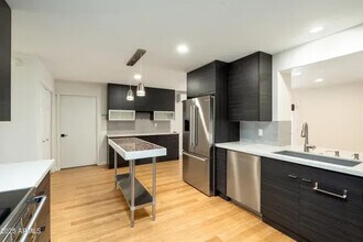 13034 N 8th Ave in Phoenix, AZ - Building Photo - Building Photo