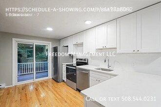 5-9 Debra Ln in Bellingham, MA - Foto de edificio - Building Photo