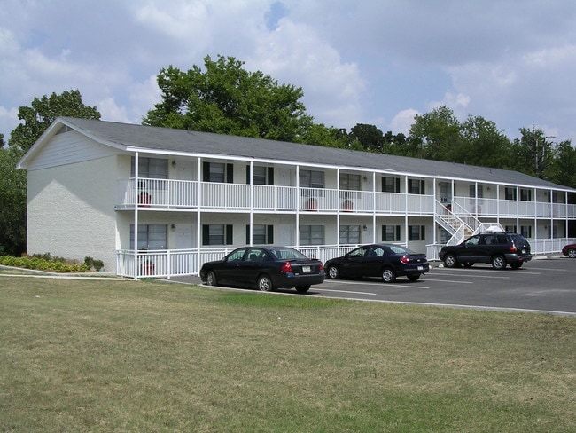 Riviera Apartments in Poteau, OK - Foto de edificio - Building Photo