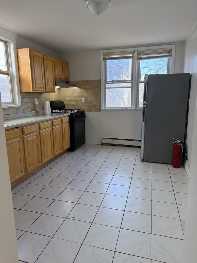 54 Gates Ave in Jersey City, NJ - Building Photo - Building Photo