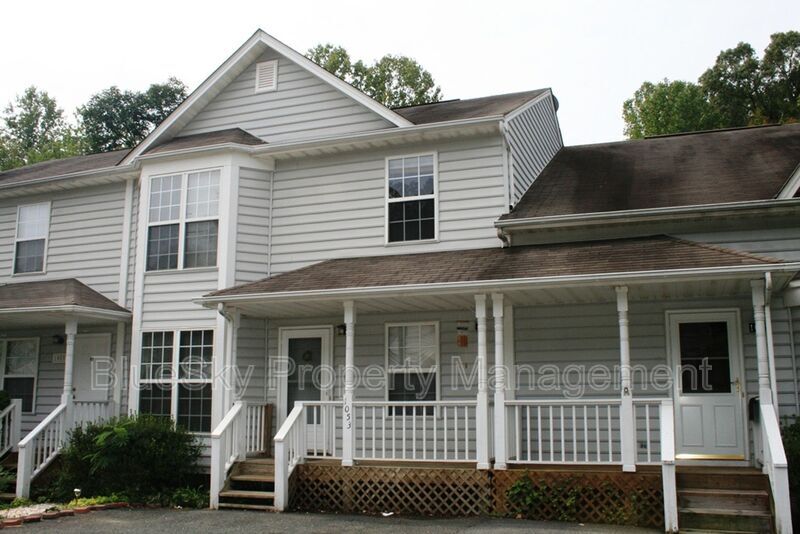 1053 Towne Ln in Charlottesville, VA - Building Photo