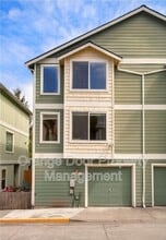 2414 SW Holden St in Seattle, WA - Building Photo - Building Photo