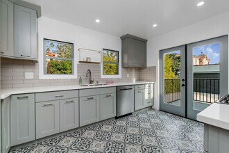 1530 S Ogden Dr in Los Angeles, CA - Building Photo - Building Photo
