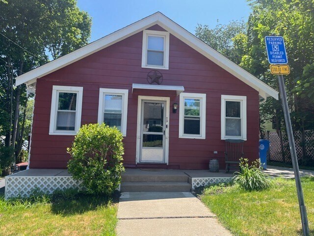 29 Copley Ave in Waltham, MA - Building Photo