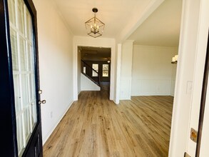 7267 Millbrae Walk in Flowery Branch, GA - Foto de edificio - Building Photo