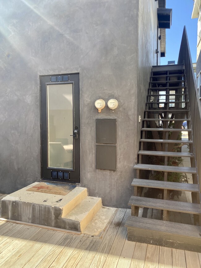 138 30th St, Unit #141 in Hermosa Beach, CA - Building Photo - Building Photo